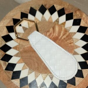 Source Unknown White Hat Clip Keychain